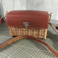 Плетеная сумка с кожаным клапаном