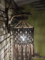 «Абажур макраме из полиэфирного шнура на ветке: уютный свет в стиле бохо» — изображение 5