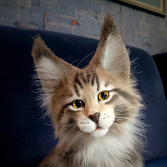 КОТЁНОК МЕЙН КУН 34 см Реалистичная игрушка ручной работы из искусственного меха — изображение 8